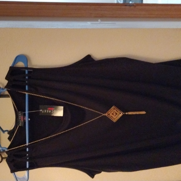 Blouses - Picture 1 of 3